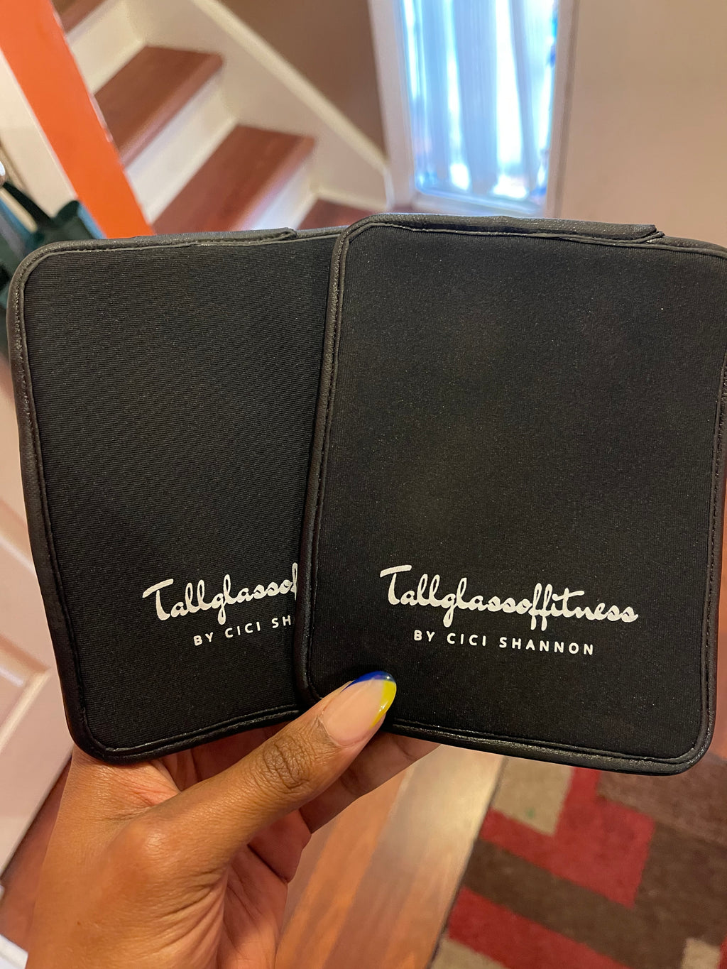 Black Neoprene anti-slip hand pads